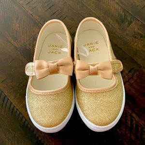 Girl/toddler shoes, size 7